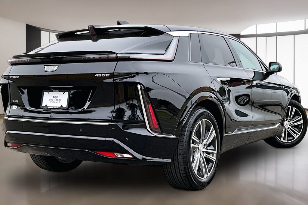 Certified 2024 Cadillac Lyriq Luxury RWD image 2
