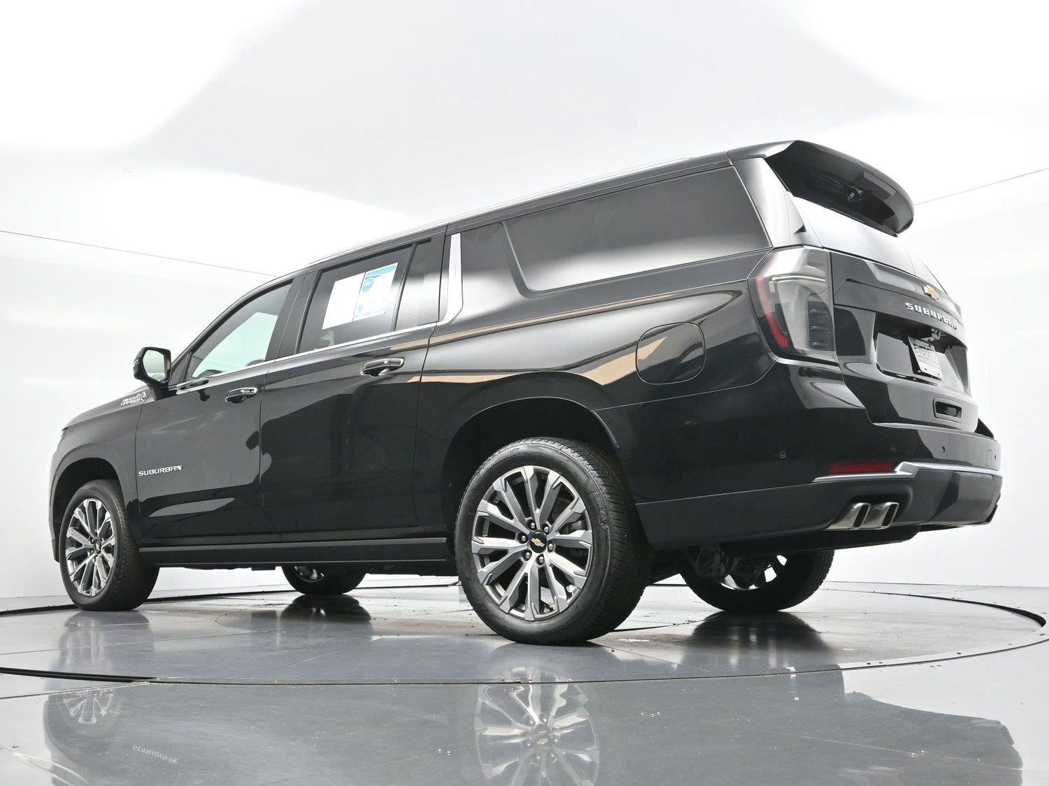 Used 2025 Chevrolet Suburban High Country AWD/4WD image 58