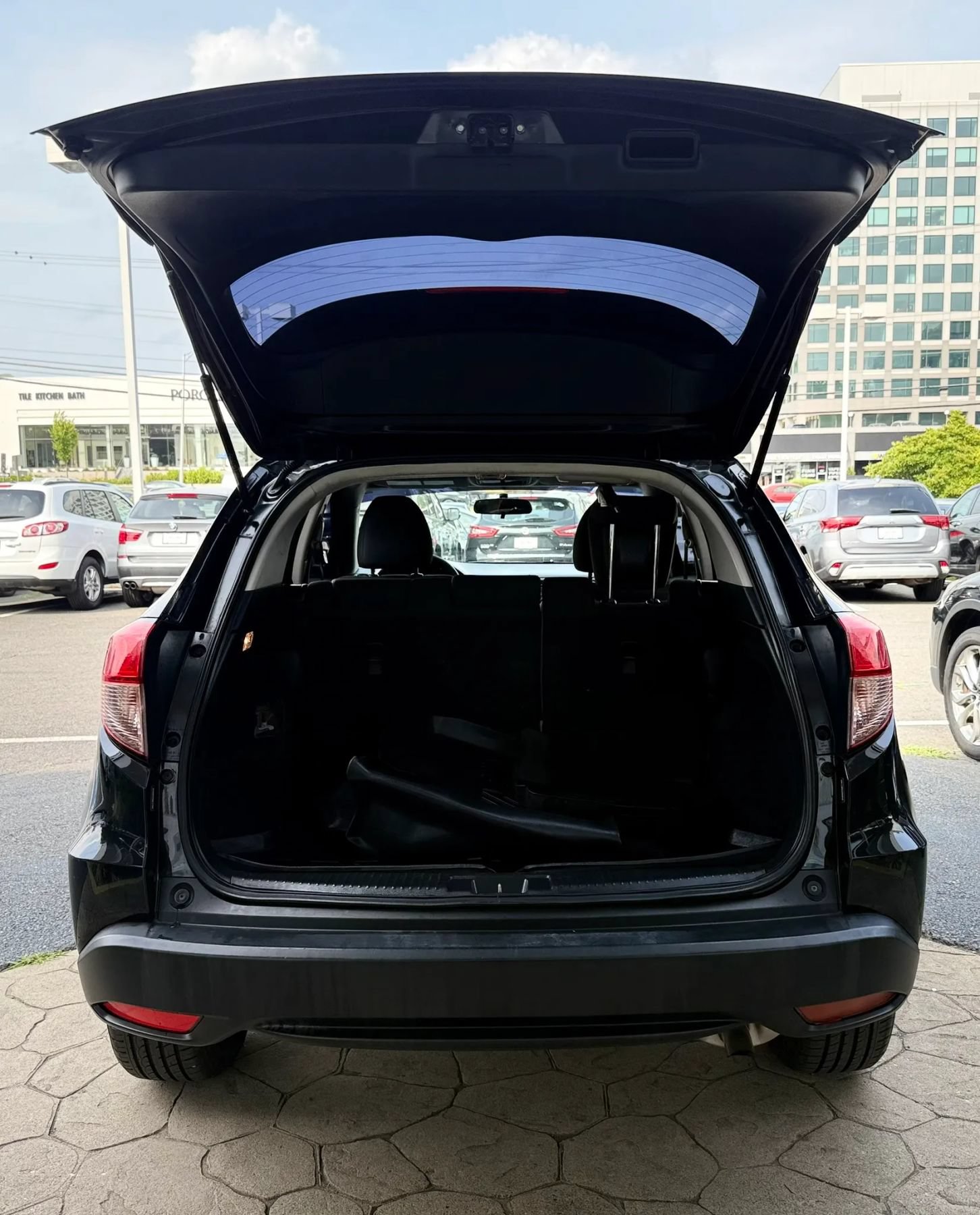 Used 2016 Honda HR-V LX image 38