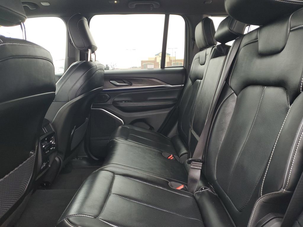 Used 2023 Jeep Grand Cherokee Overland image 11