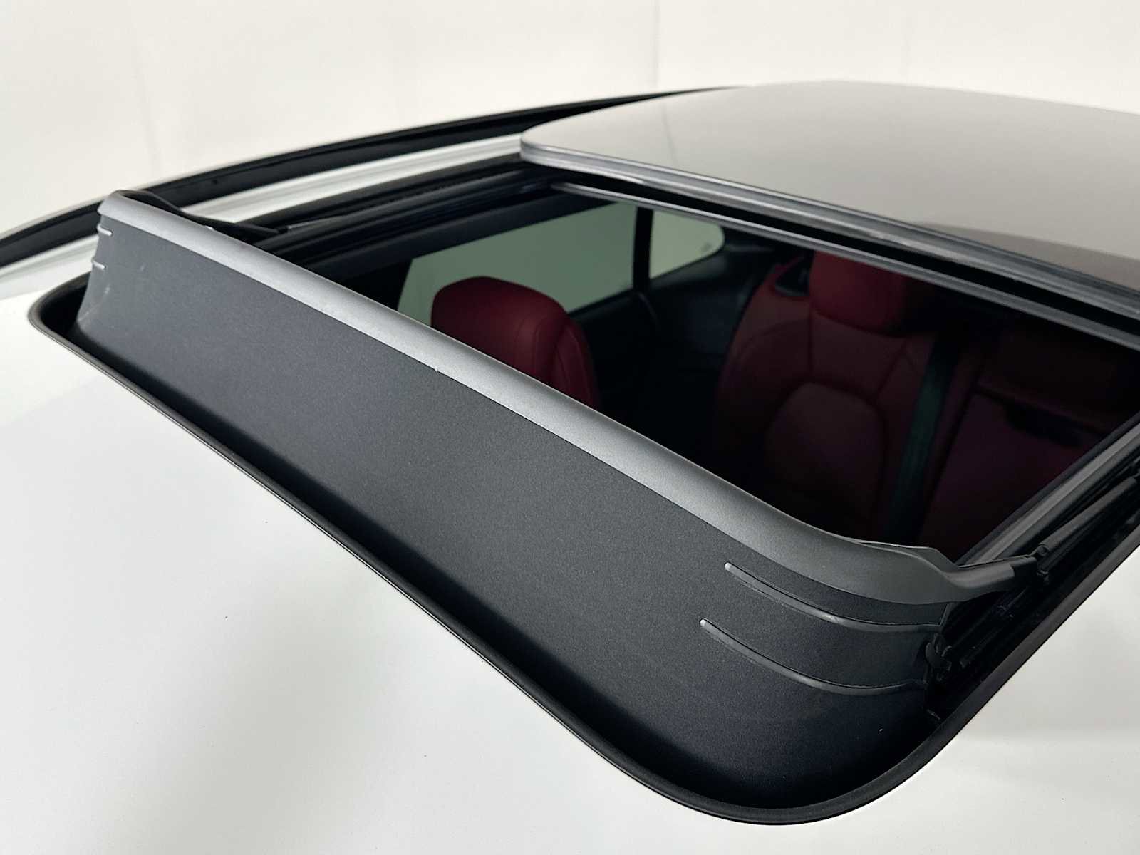 Certified 2025 Porsche Macan 4S Electric image 21