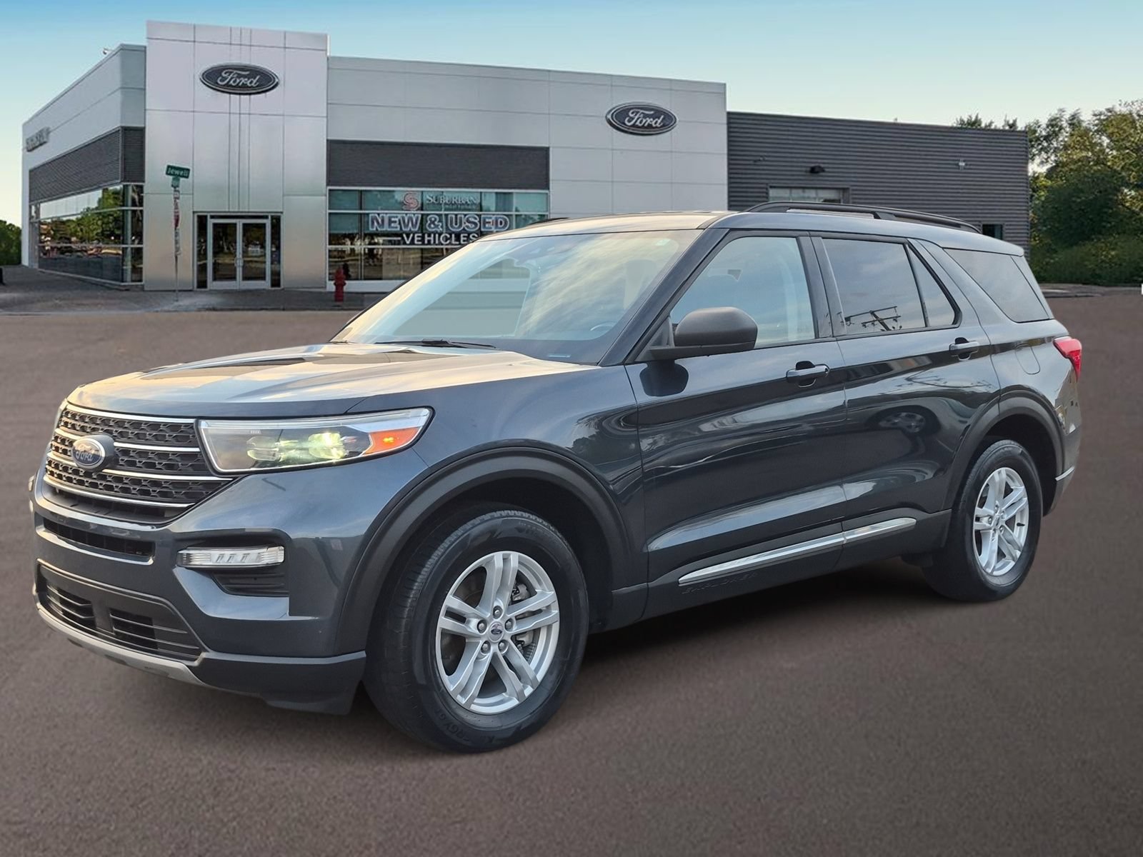 Used 2023 Ford Explorer XLT w/ Equipment Group 202A AWD/4WD image 5