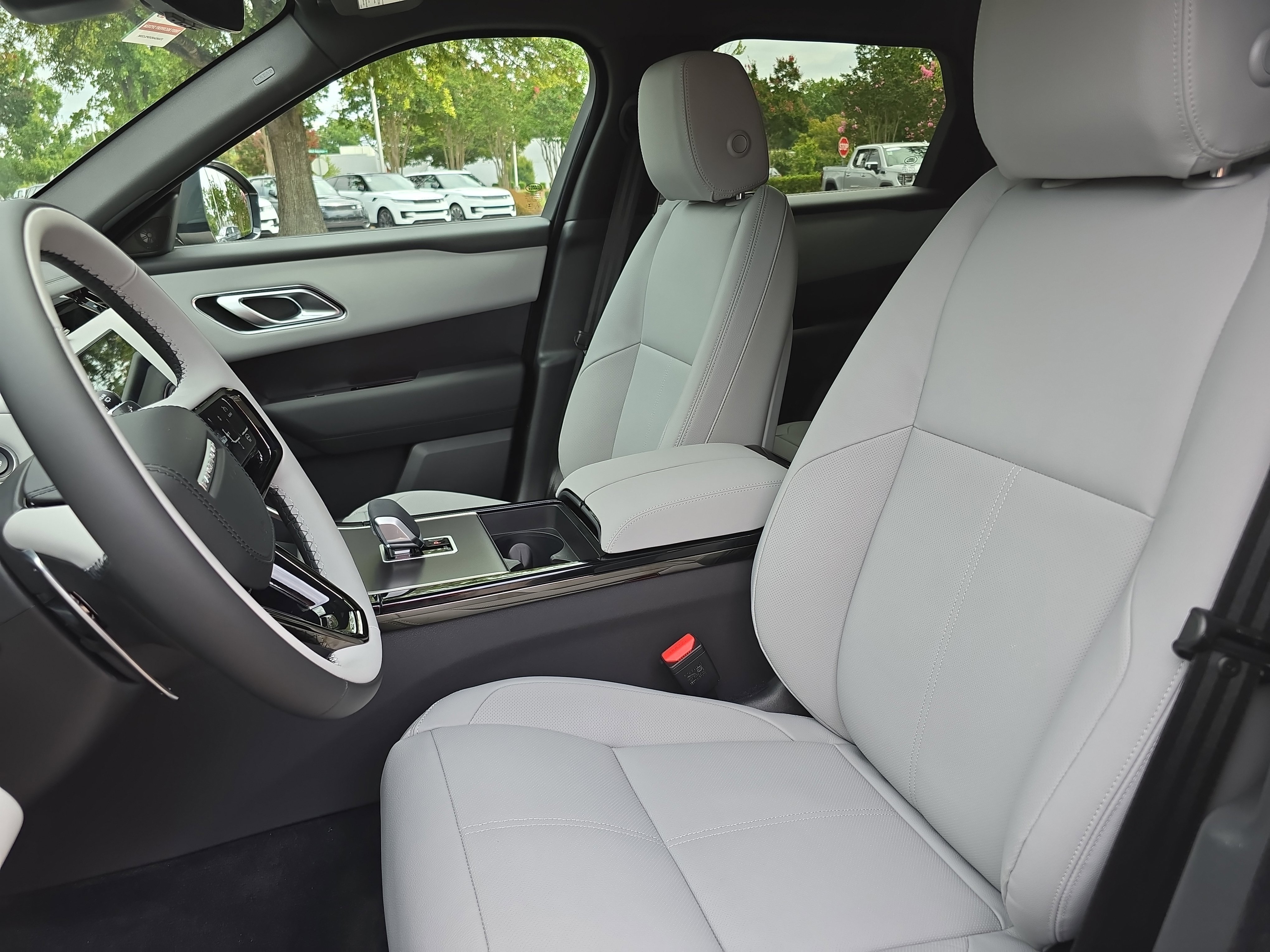 New 2026 Land Rover Range Rover Velar Dynamic SE image 15