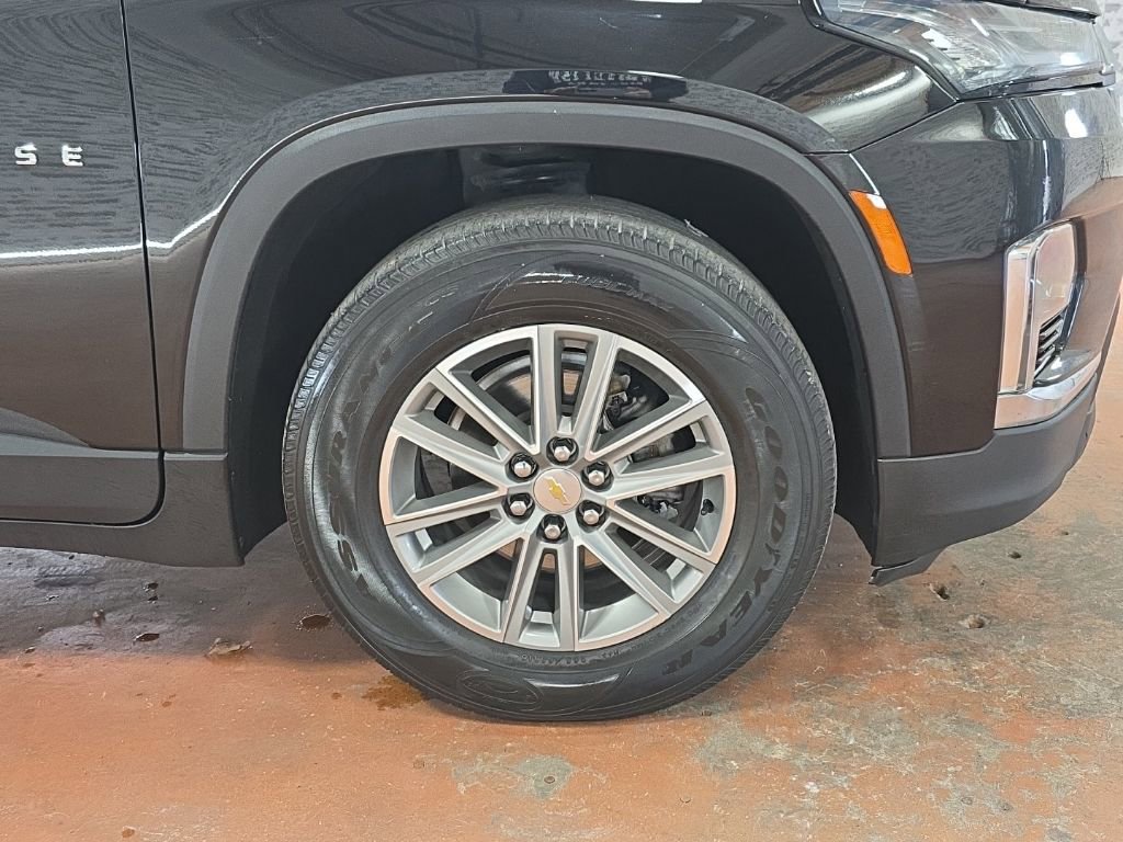 Used 2023 Chevrolet Traverse LT image 8