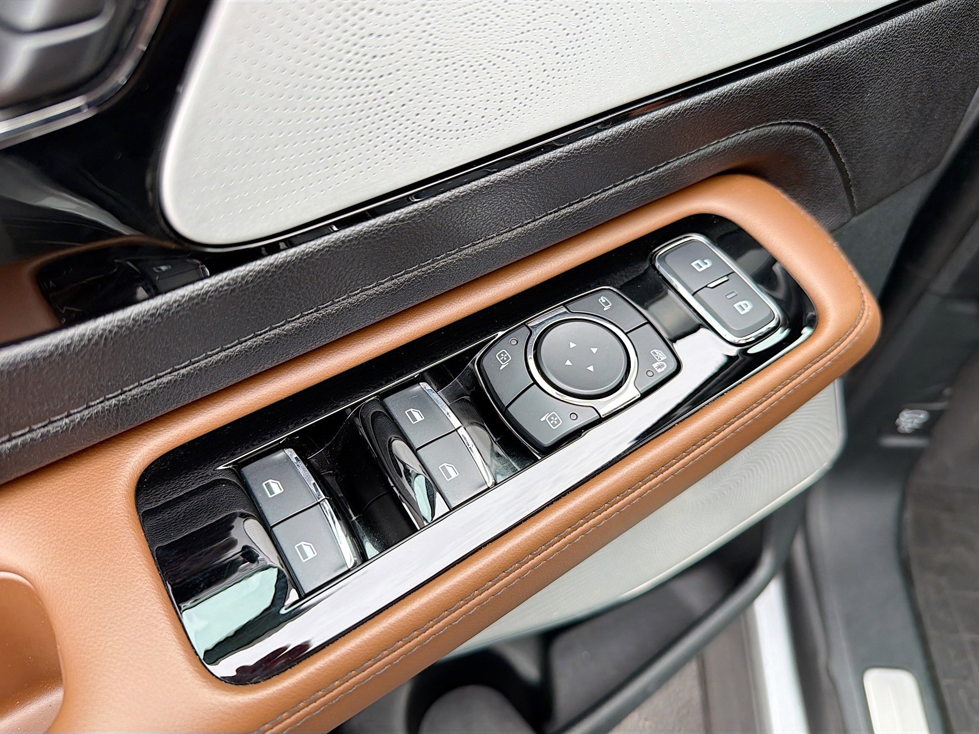 Used 2023 Lincoln Aviator Reserve w/ Equipment Group 201A image 8