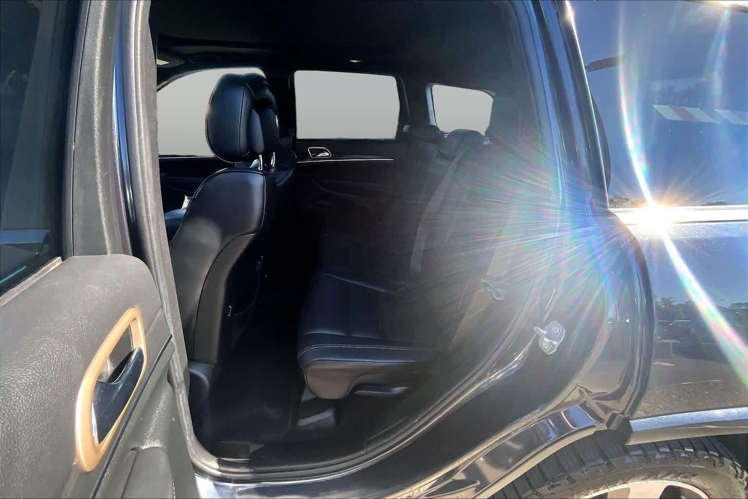 Used 2014 Jeep Grand Cherokee Overland AWD/4WD image 20