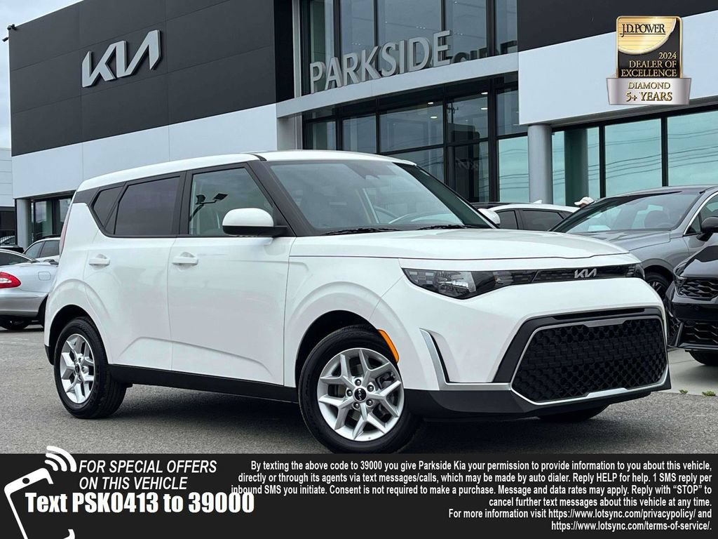 Used 2025 Kia Soul LX w/ LX Technology Package FWD image 1