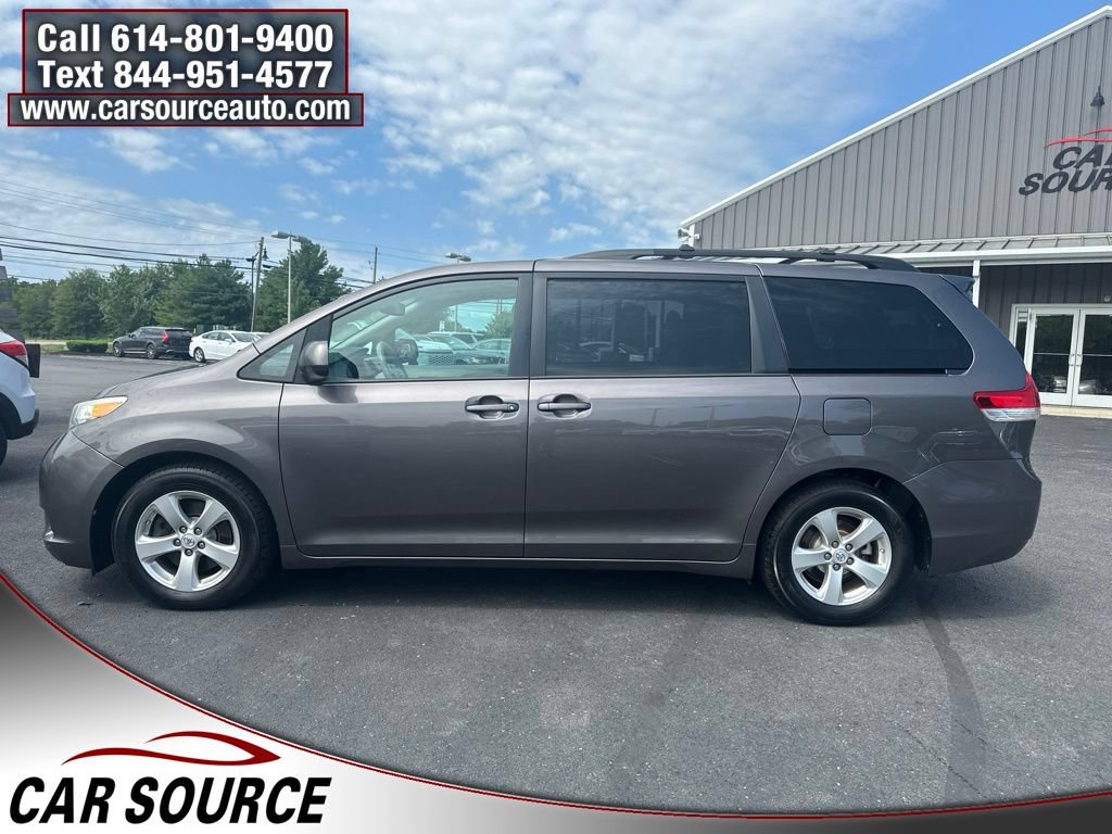 Used 2013 Toyota Sienna LE w/ Towing Pkg FWD image 3