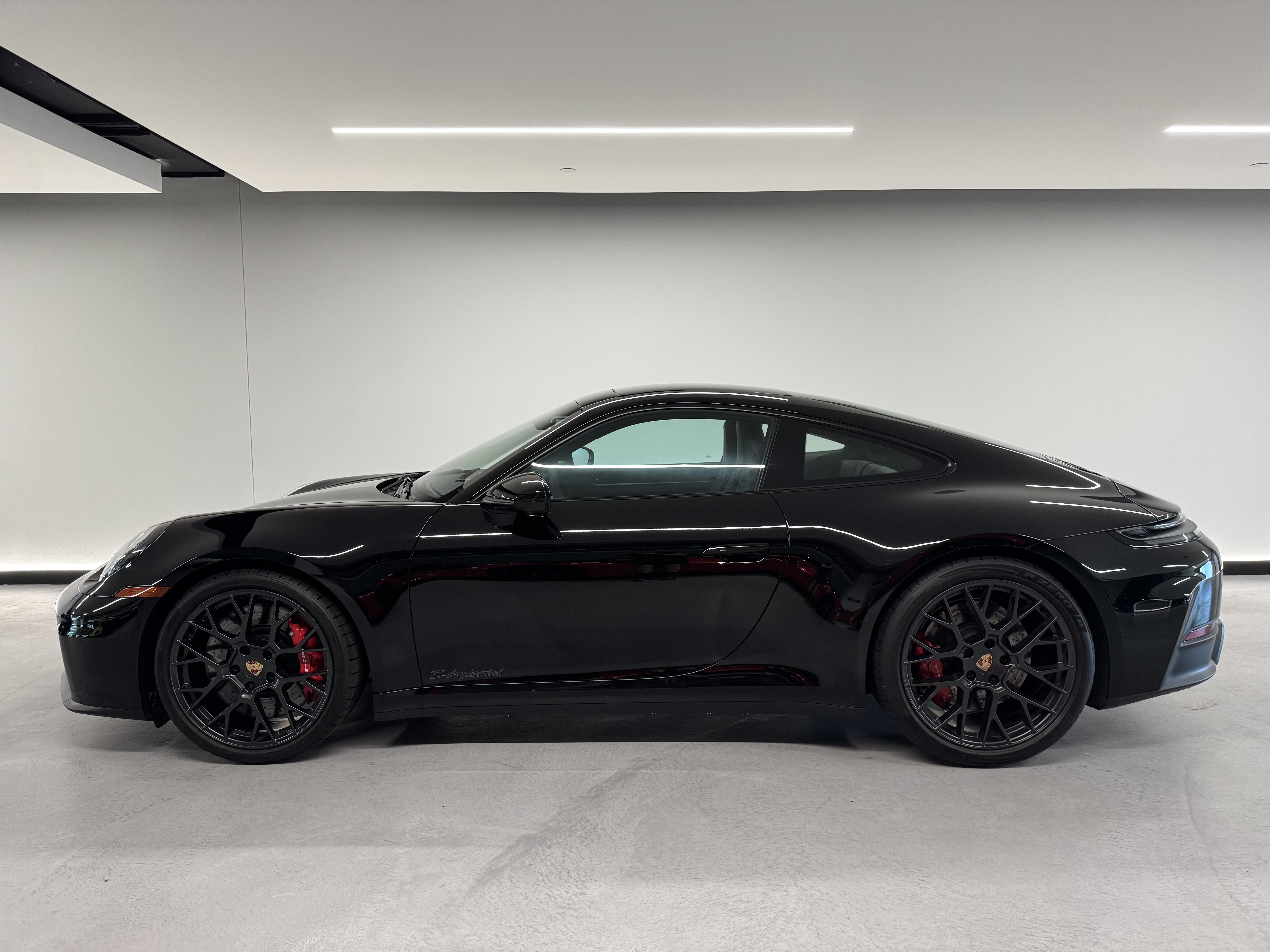 Used 2025 Porsche 911 GTS image 1