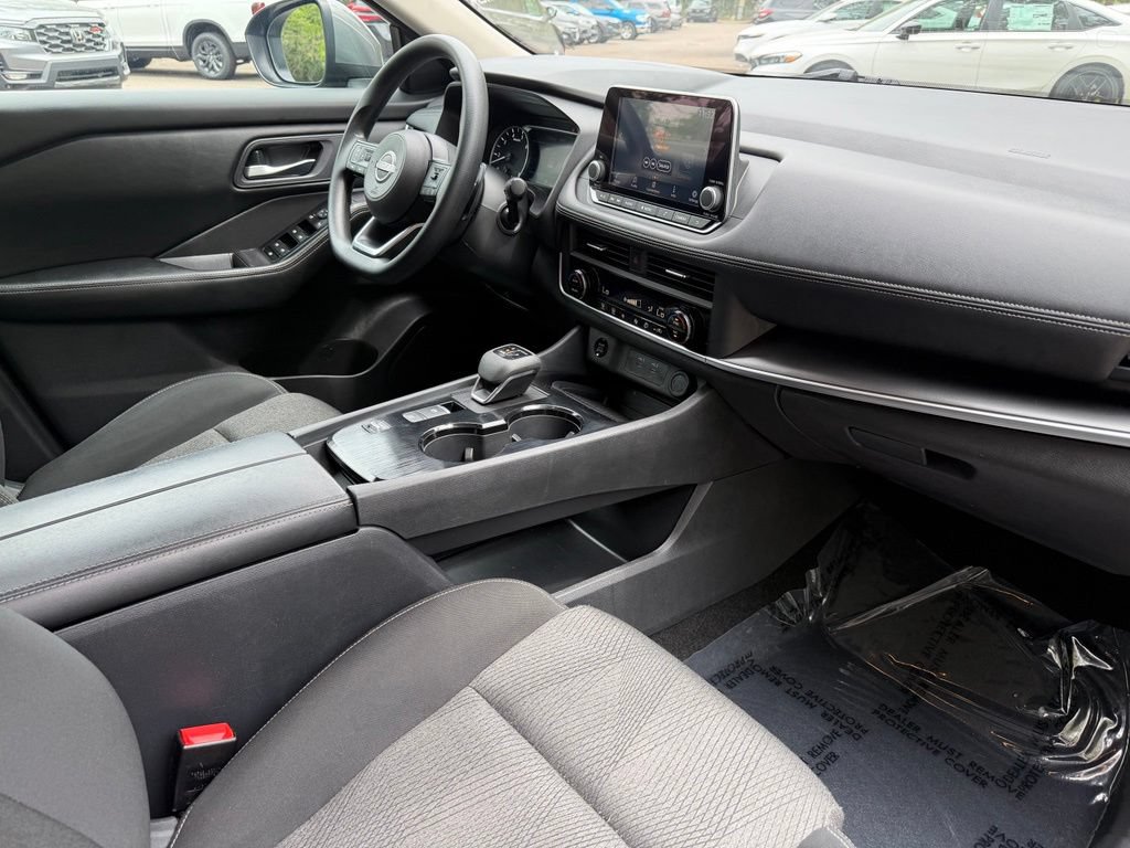 Used 2024 Nissan Rogue SV FWD image 10