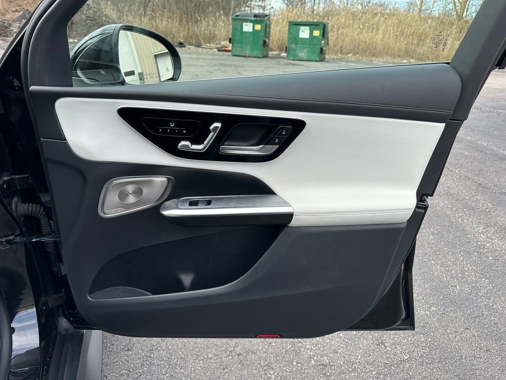 Used 2024 Mercedes-Benz GLC 300 4MATIC image 30