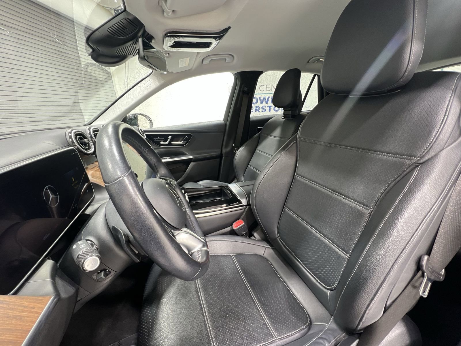 Used 2024 Mercedes-Benz GLC 300 4MATIC image 11