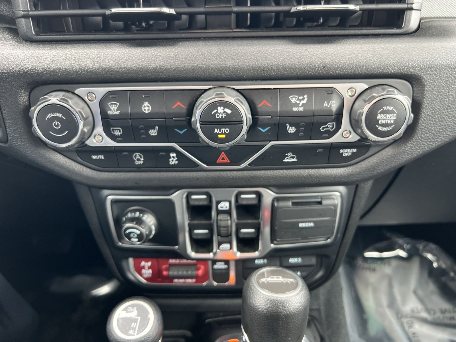 Used 2024 Jeep Gladiator Sport AWD/4WD image 19