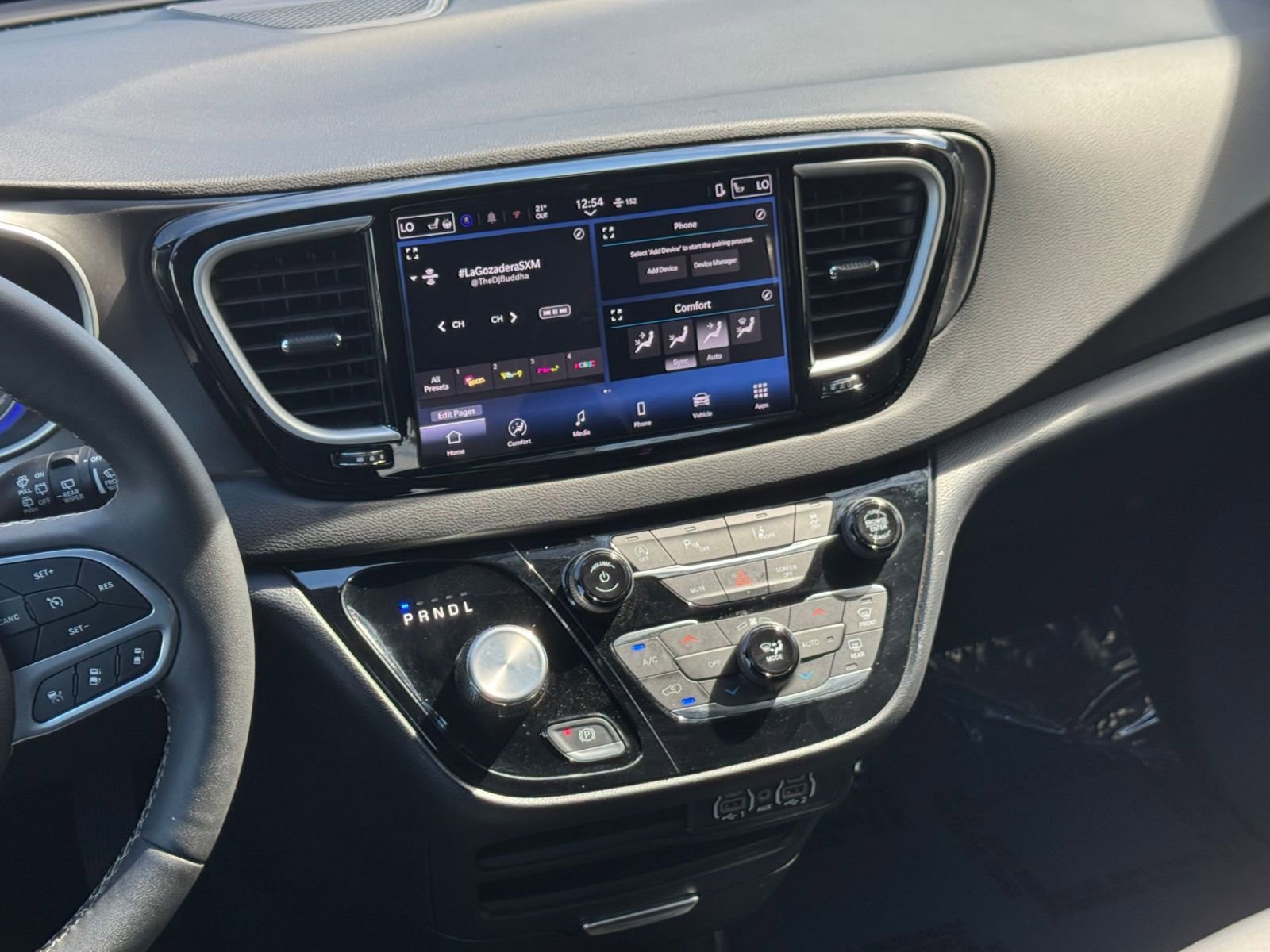 Used 2025 Chrysler Pacifica Select image 20