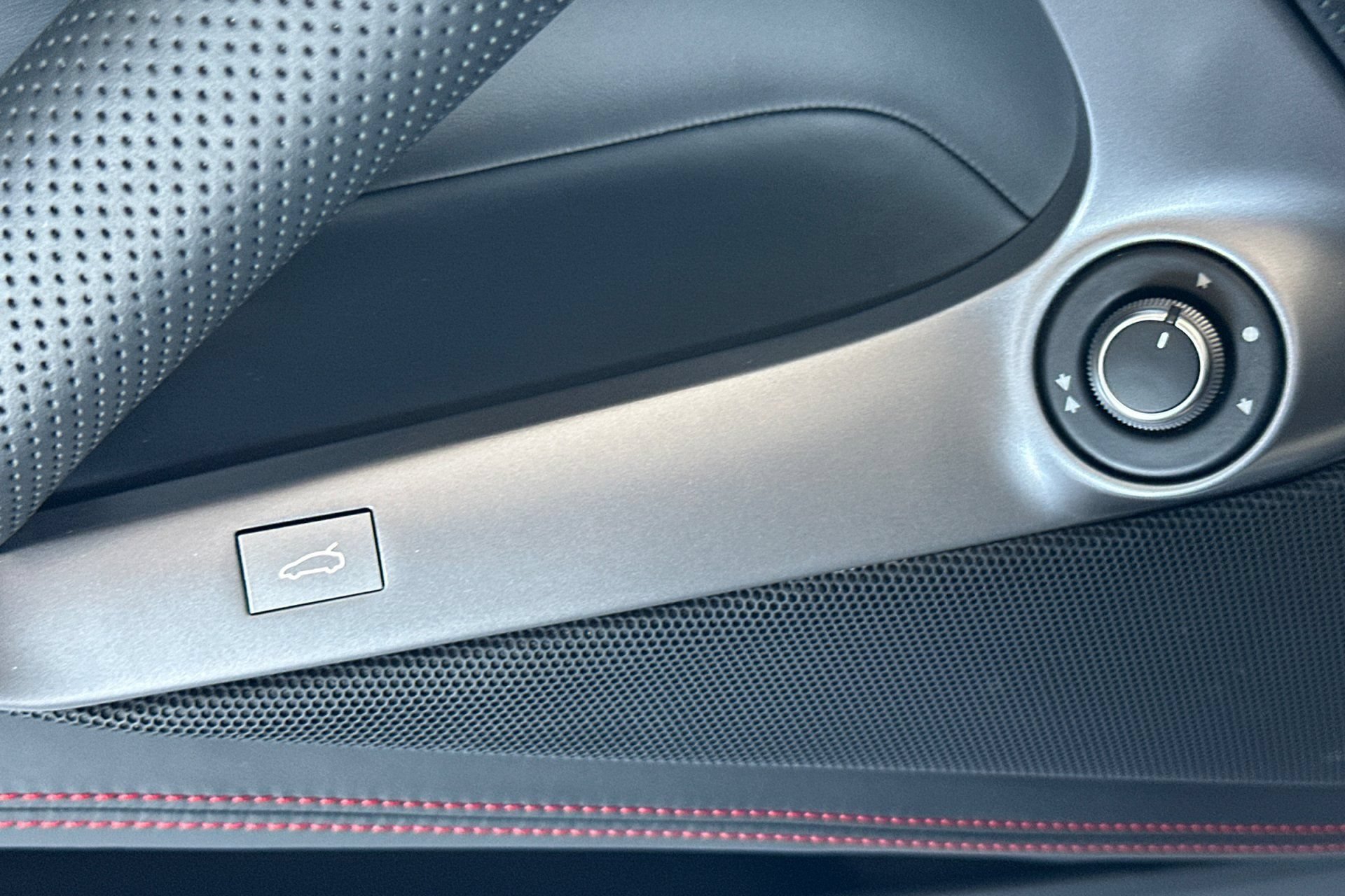 Used 2018 Ferrari 812 Superfast RWD image 13