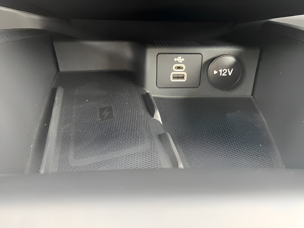 New 2025 Ford Escape Active w/ Active Premium Tech Pack AWD/4WD image 9