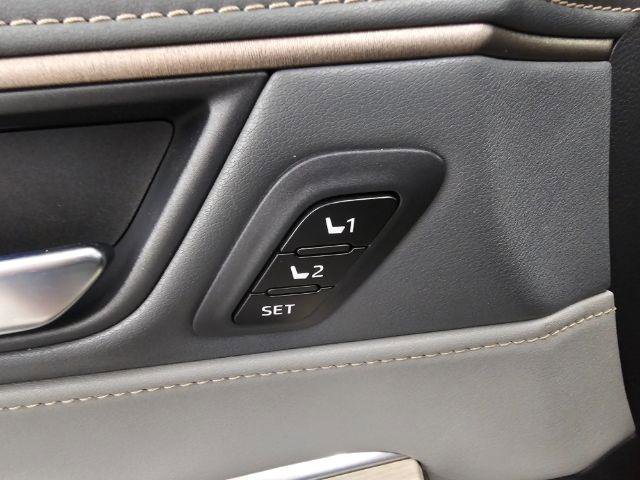 Used 2023 Toyota Venza XLE AWD/4WD image 34