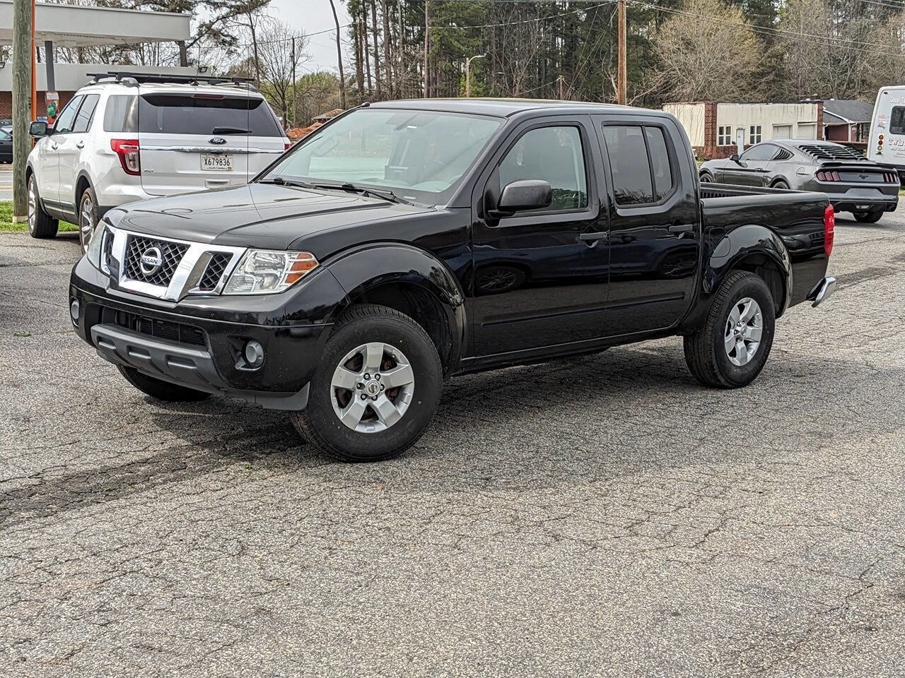 Used 2012 Nissan Frontier SV image 2