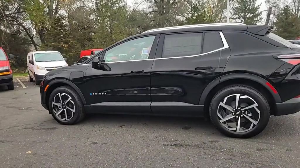 New 2026 Chevrolet Equinox EV LT image 6