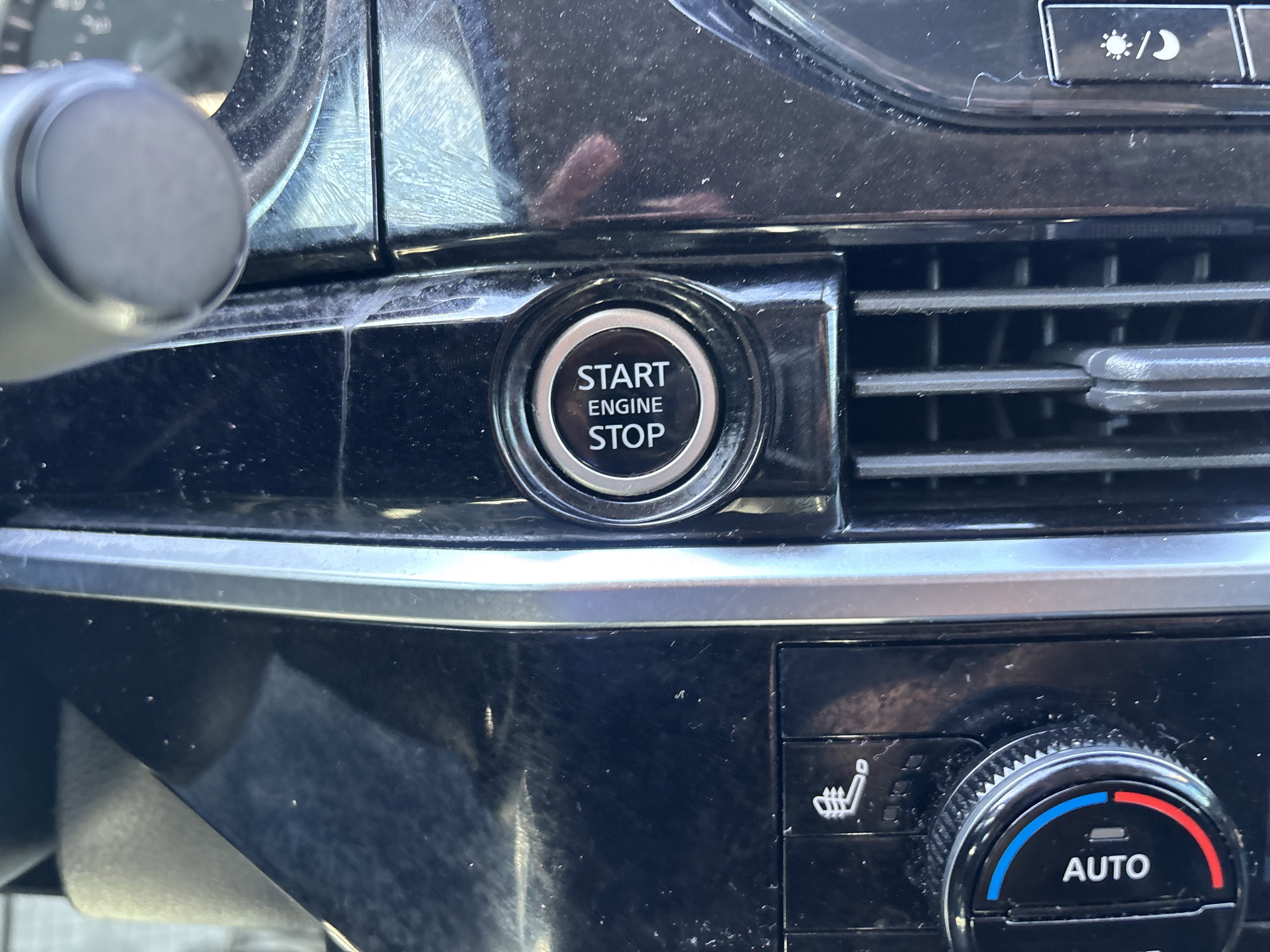 Used 2023 Nissan Pathfinder SL image 34