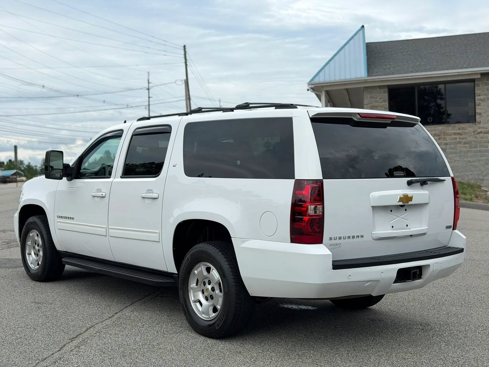 Used 2012 Chevrolet Suburban LT w/ Luxury Package AWD/4WD image 3