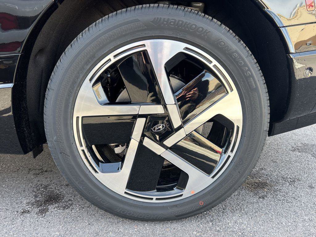 New 2026 Hyundai Ioniq 9 Limited w/ Tow & Go Package image 9