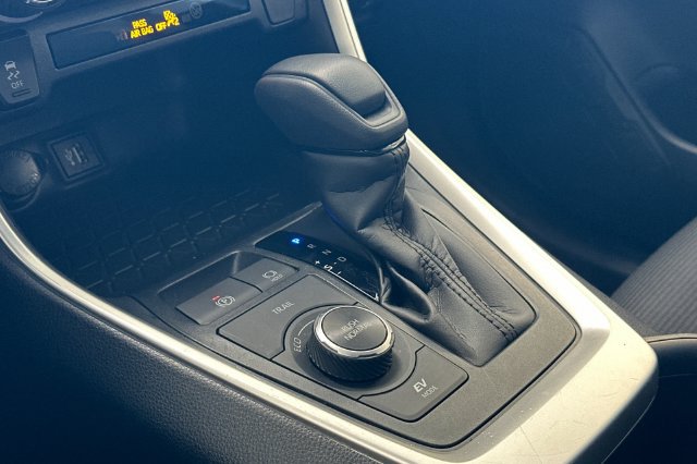 Certified 2025 Toyota RAV4 LE AWD/4WD image 26
