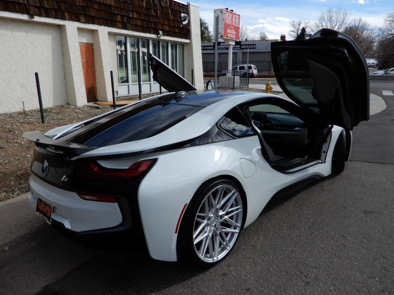 Used 2017 BMW i8 Coupe image 5
