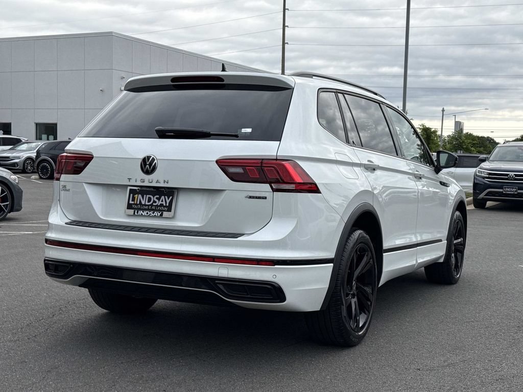 Used 2023 Volkswagen Tiguan SE R-Line AWD/4WD image 3