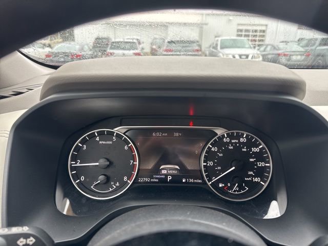 Used 2023 Nissan Rogue SV image 3