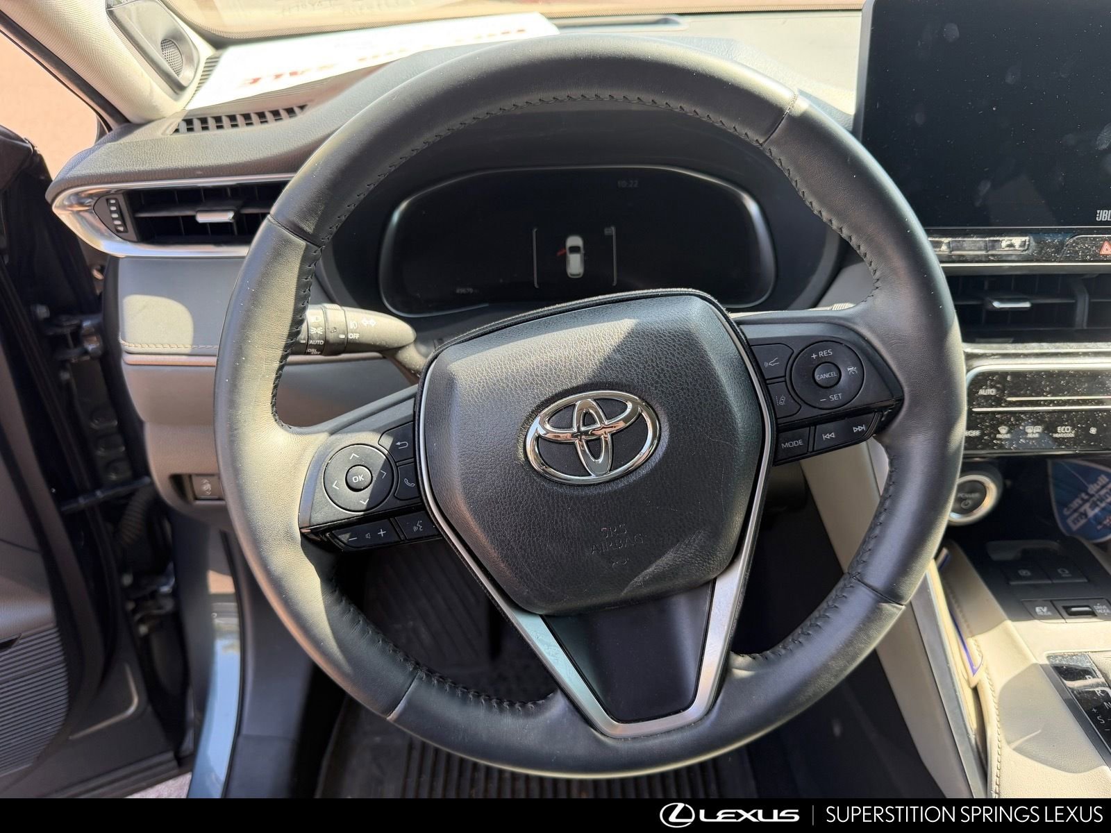 Used 2023 Toyota Venza Limited image 8