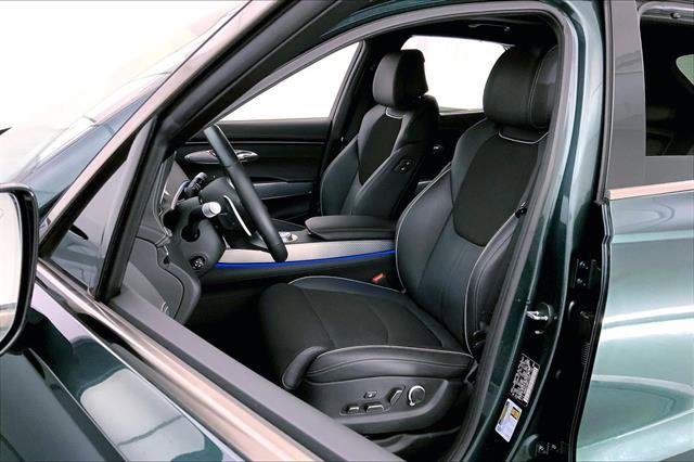 Used 2023 Genesis GV70 2.5T w/ Sport Prestige Package image 13