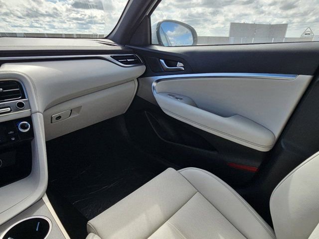 Used 2025 Genesis G70 2.5T RWD image 11