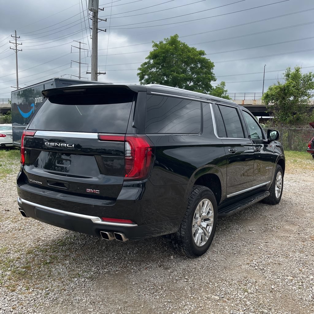 Used 2025 GMC Yukon XL Denali AWD/4WD image 11