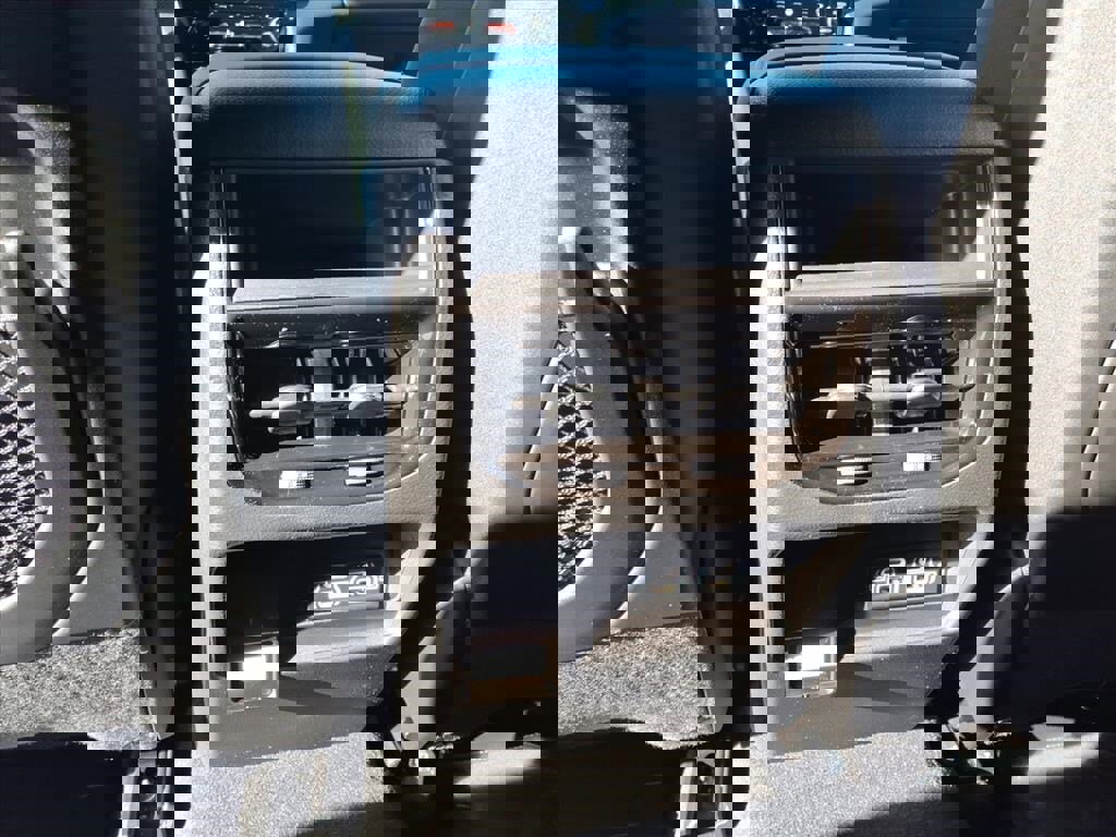 New 2025 Jeep Grand Cherokee Altitude image 7