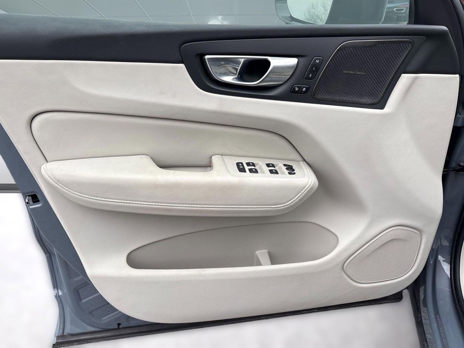 Certified 2024 Volvo XC60 B5 Plus image 19