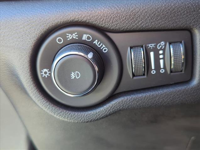 Used 2023 Chrysler Pacifica Touring-L w/ S Appearance Package image 11