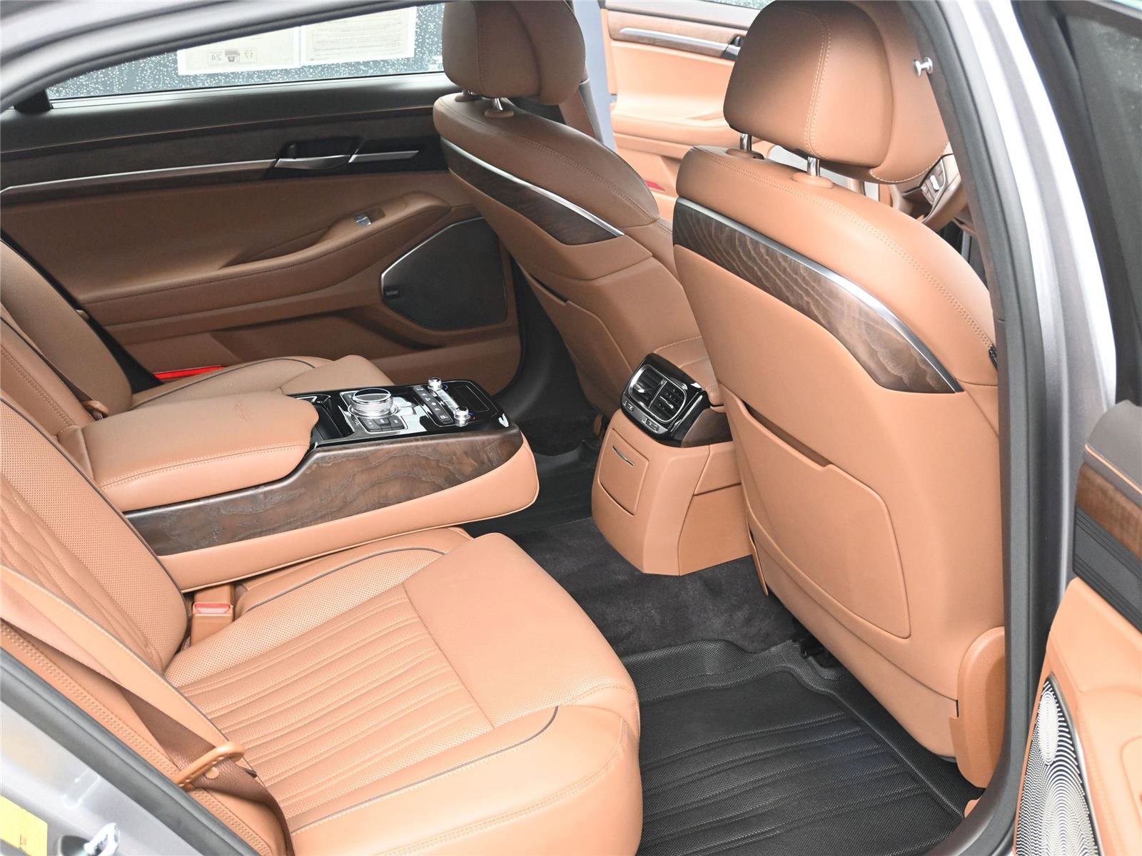 Used 2021 Genesis G90 3.3T Premium image 8