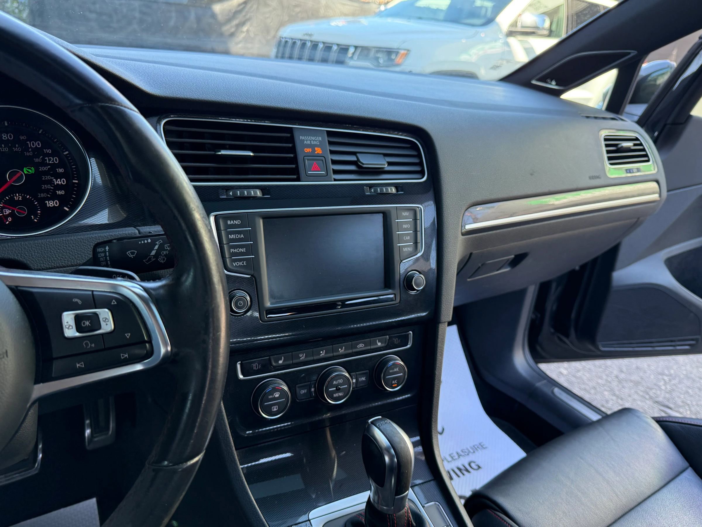 Used 2017 Volkswagen GTI SE image 10