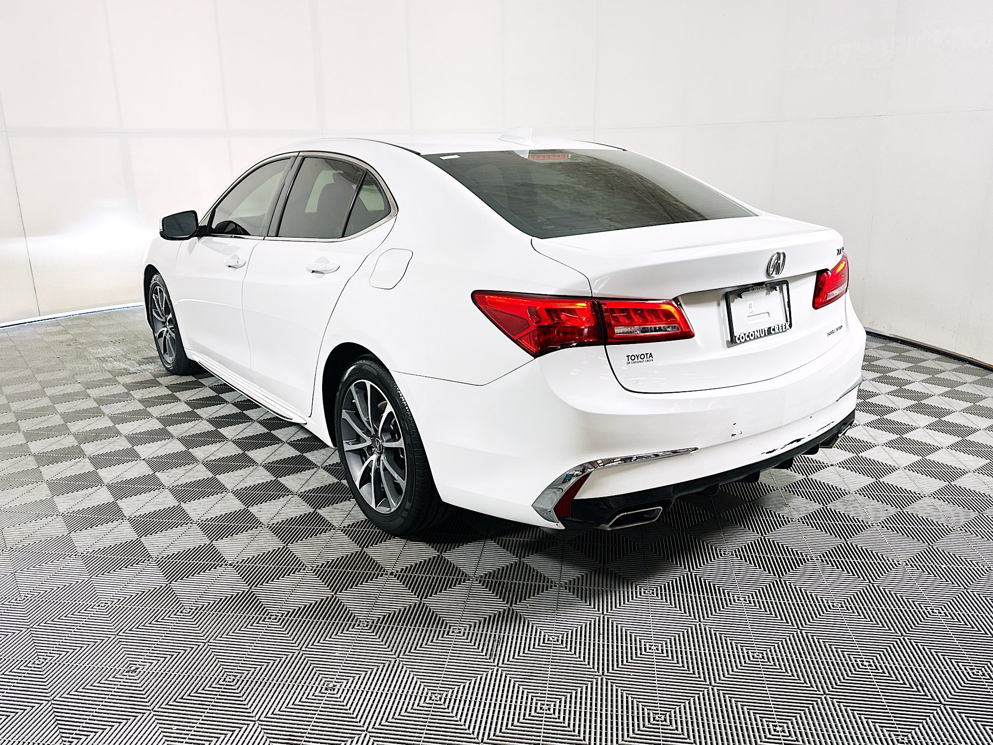 Used 2018 Acura TLX w/ Technology Package AWD/4WD image 5