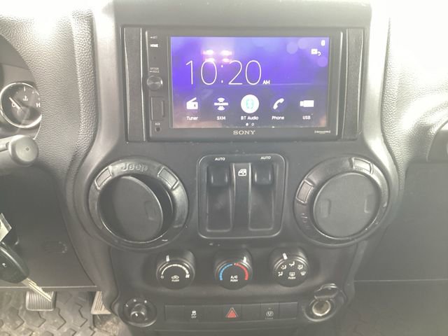 Used 2013 Jeep Wrangler Sahara w/ Connectivity Group AWD/4WD image 10
