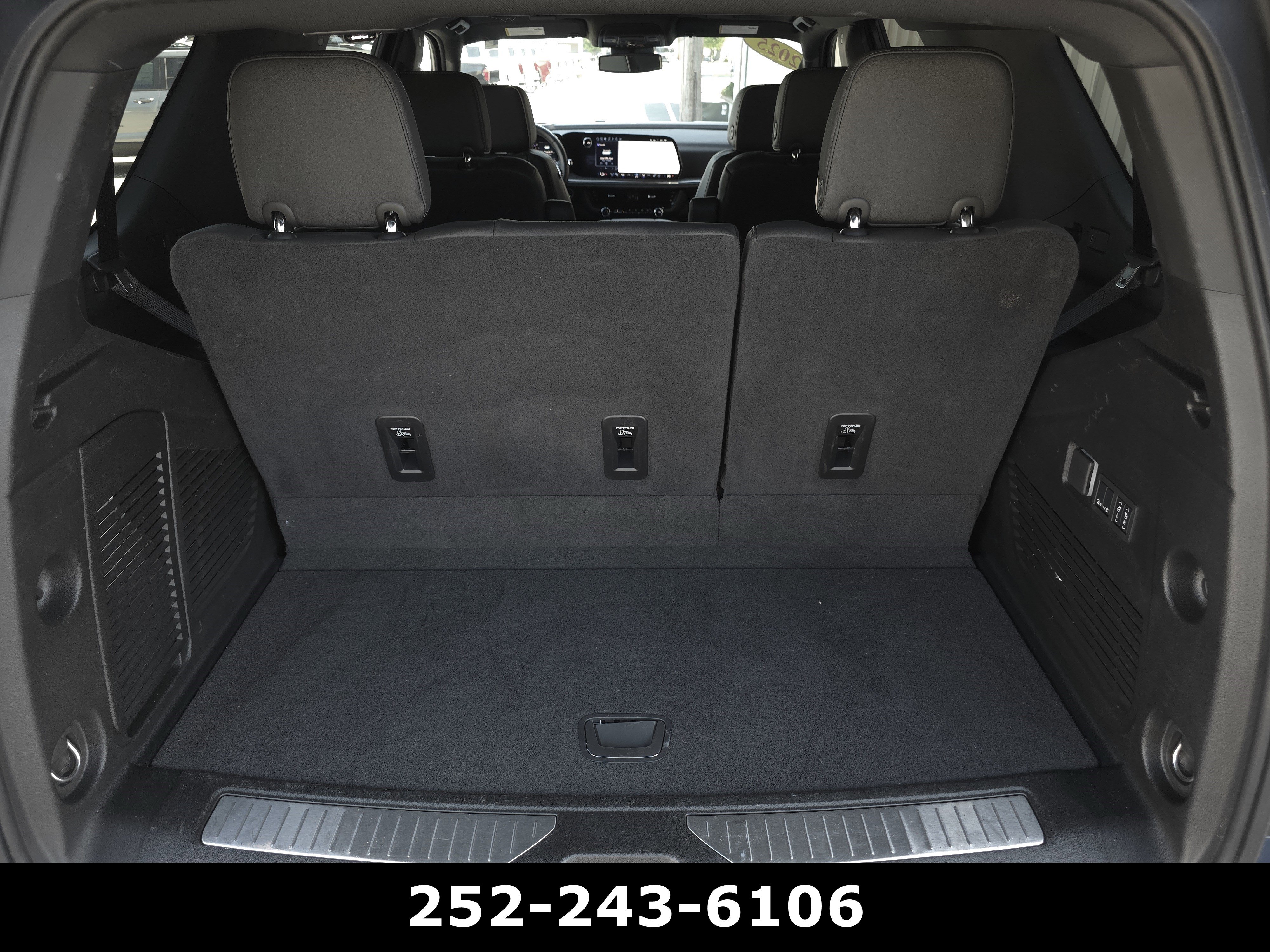 Used 2025 Chevrolet Tahoe Premier RWD image 39