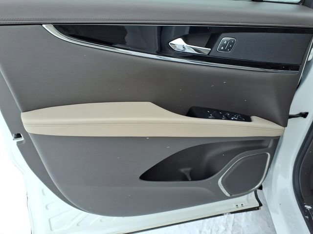 Used 2023 Lincoln Nautilus Reserve image 12