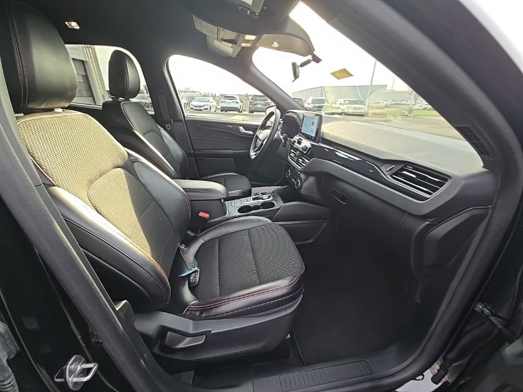 Used 2025 Ford Escape ST-Line FWD image 30