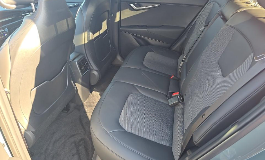 Certified 2024 Kia Niro Wind w/ Wind Preserve Package FWD image 16