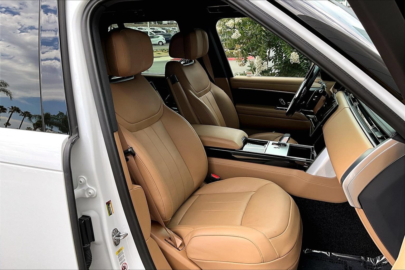 Certified 2025 Land Rover Range Rover Autobiography AWD/4WD image 7