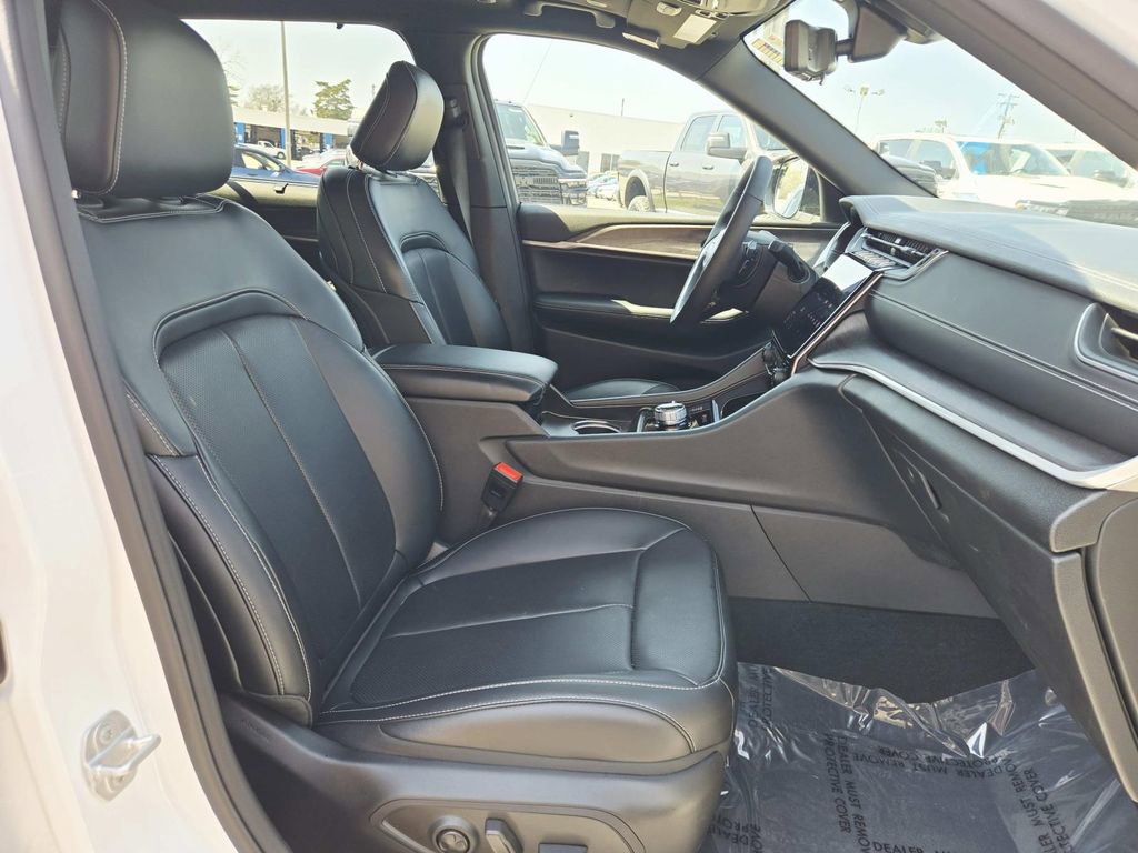 Used 2025 Jeep Grand Cherokee L Limited w/ Luxury Tech Group II AWD/4WD image 18