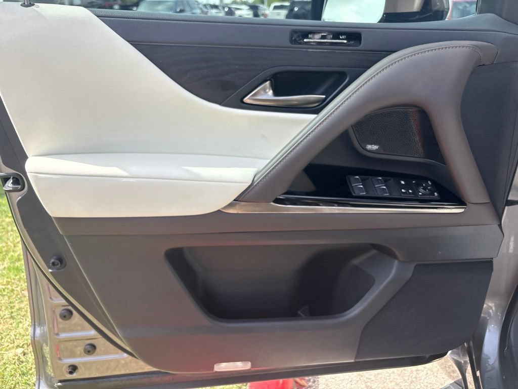 Used 2022 Lexus LX 600 4WD w/ Accessory Package (Z1) image 12