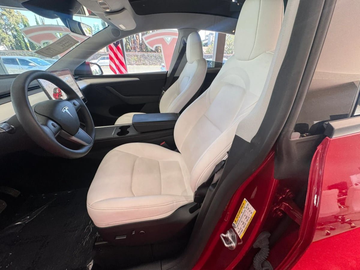 Used 2024 Tesla Model Y Long Range AWD/4WD image 10