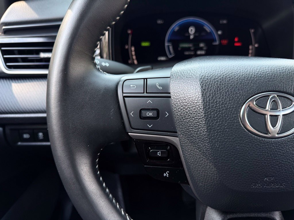 Used 2025 Toyota Camry SE FWD image 17